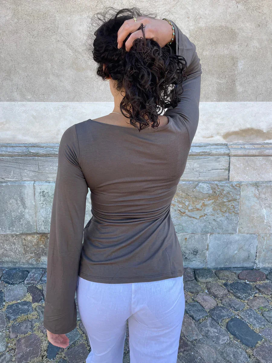 Merle – Blusa elegante con detalle de nudo