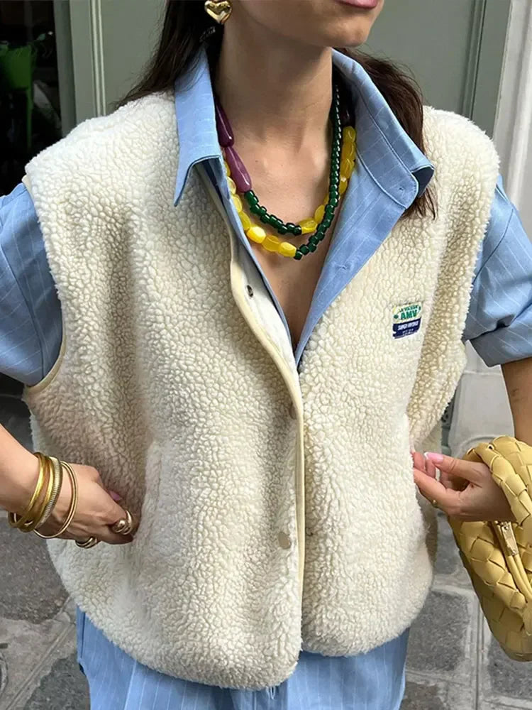 Ovelia | Chaleco de Lana de Moda para Mujeres con Botones