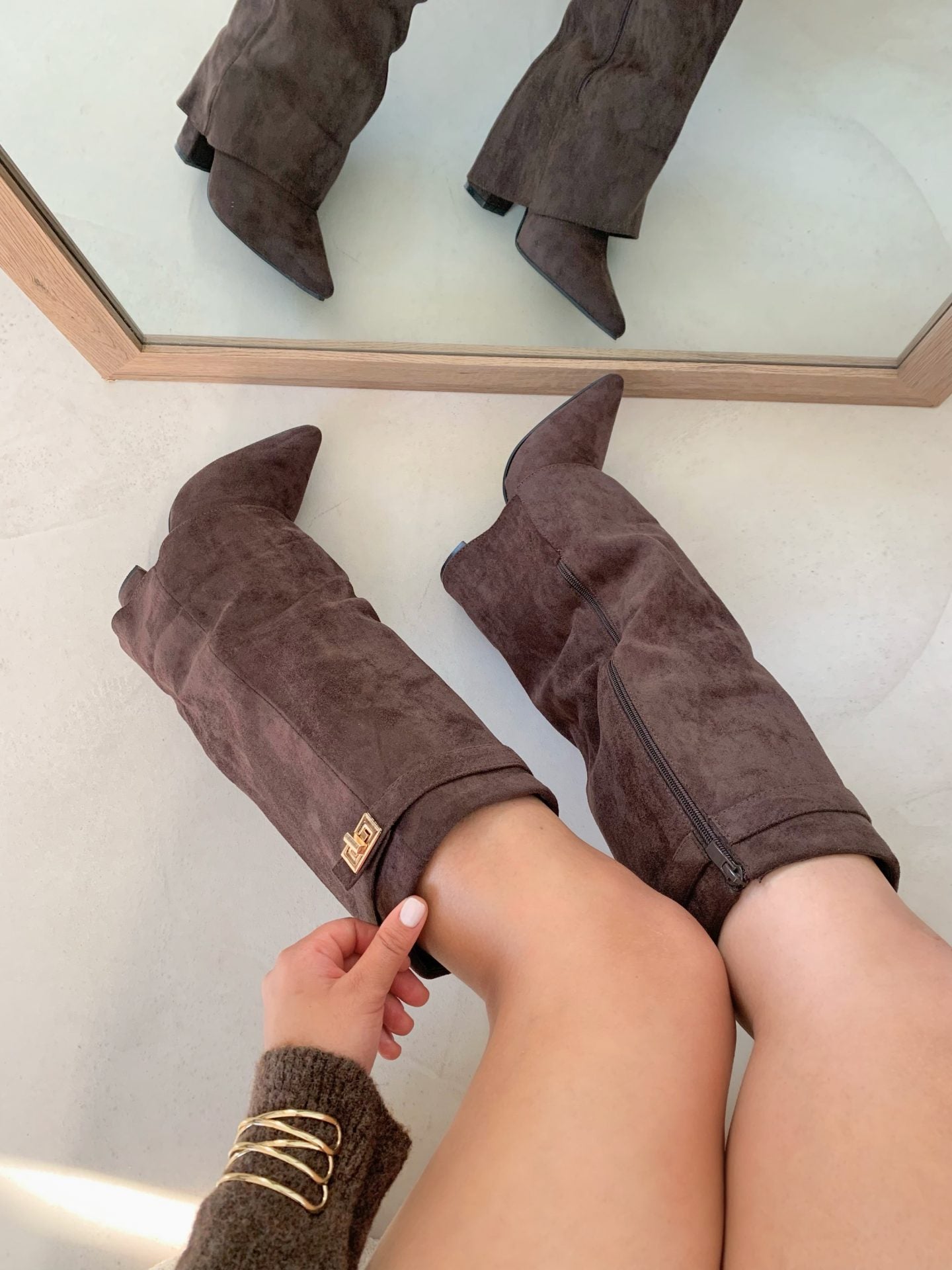 Mocha Luxe - Botas Veganas Altas de Ante