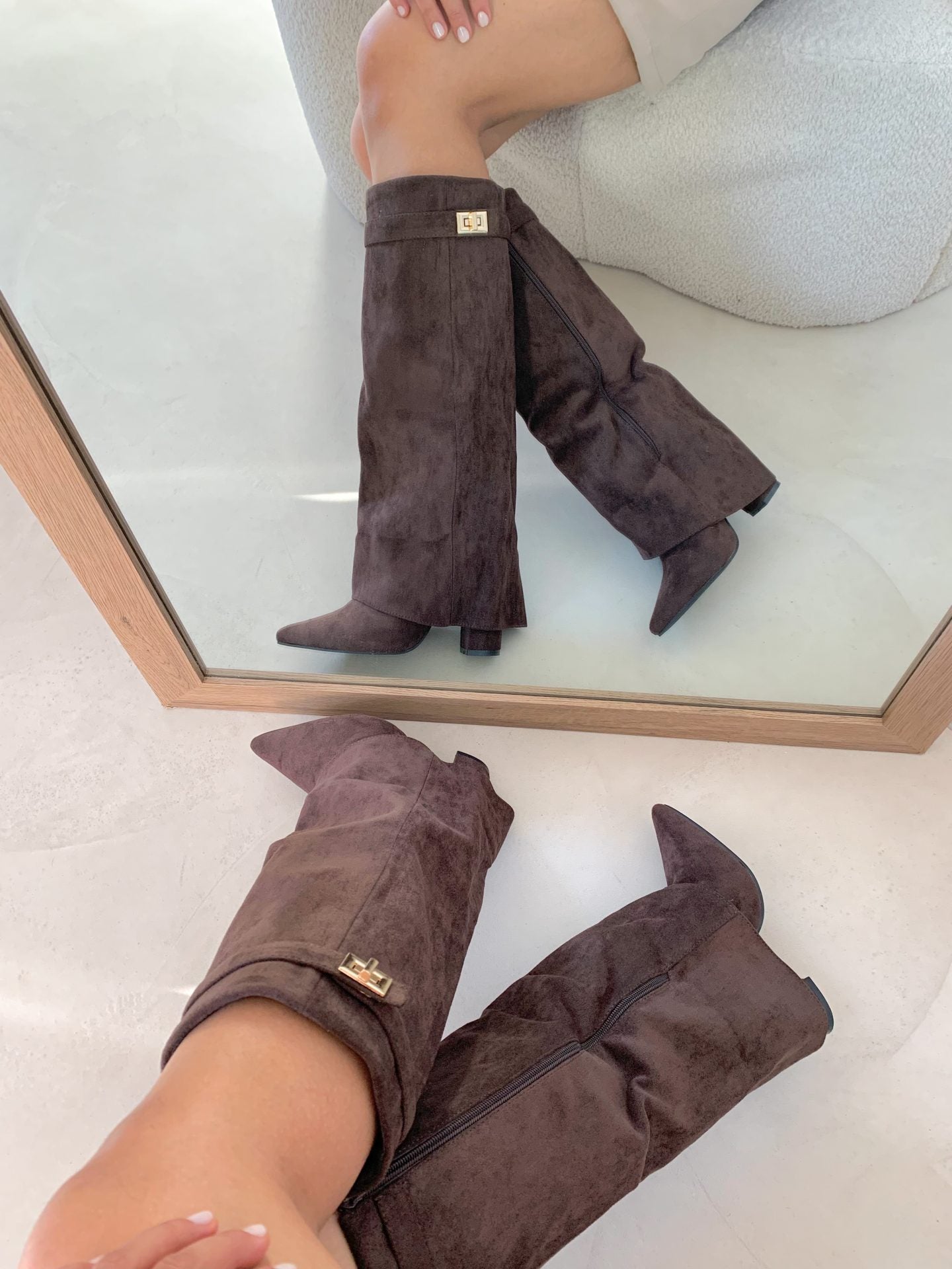 Mocha Luxe - Botas Veganas Altas de Ante
