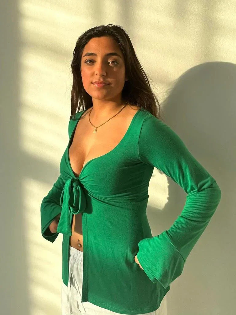 Merle – Blusa elegante con detalle de nudo