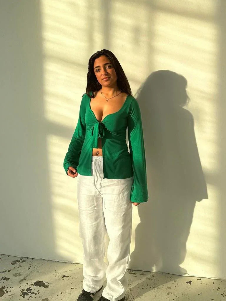 Merle – Blusa elegante con detalle de nudo