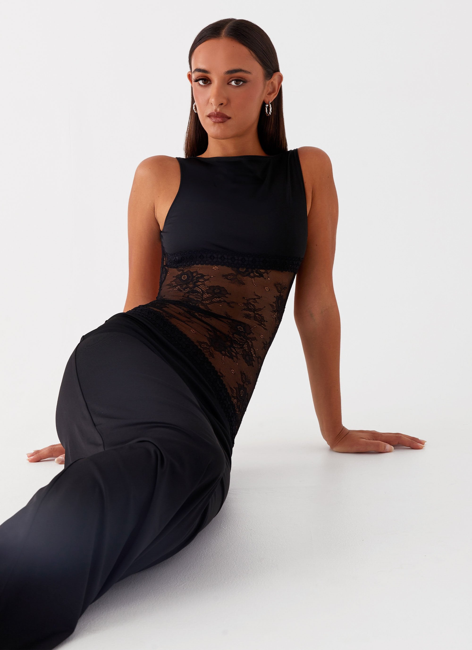 Noelia | Vestido Maxi Elegante con Espalda Desnuda y Detalles de Encaje